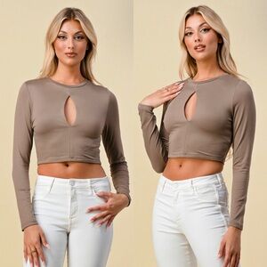 Crop keyhole double layered crop top size large